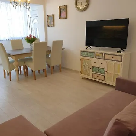 Elizabeth With Balcony 아파트 *