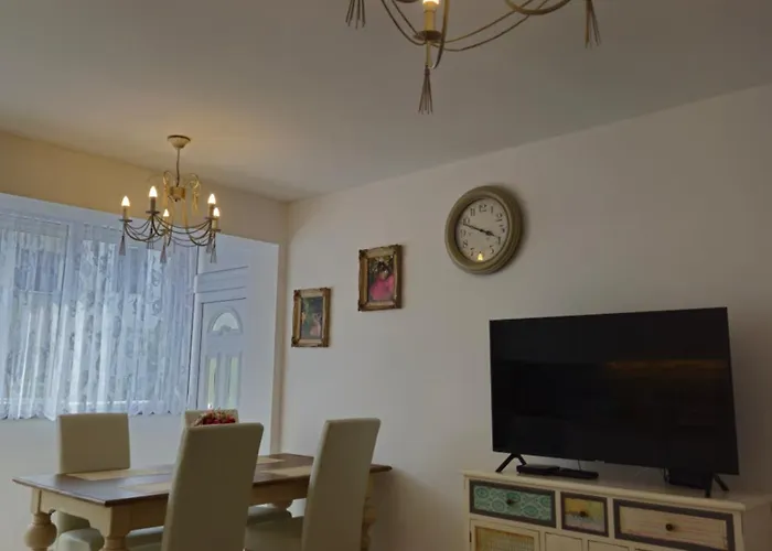 Elizabeth With Balcony