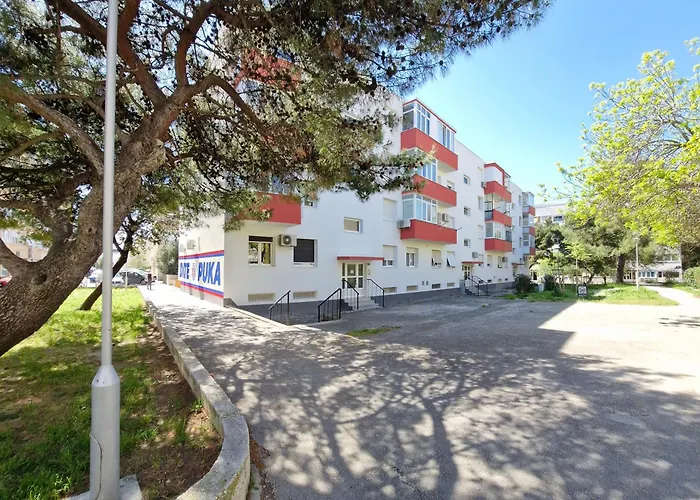 Apartment Elizabeth With Balcony *