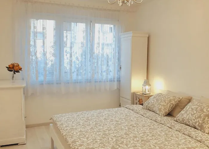 Apartment Elizabeth With Balcony